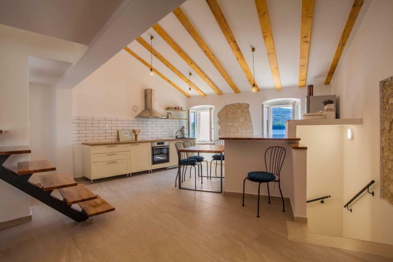 קרס Apartmani Kraj Mora מראה חיצוני תמונה