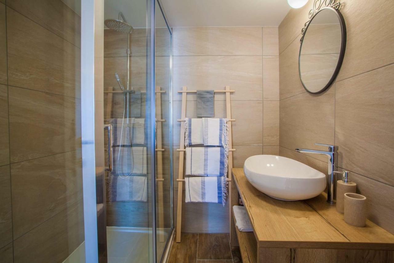 קרס Apartmani Kraj Mora מראה חיצוני תמונה