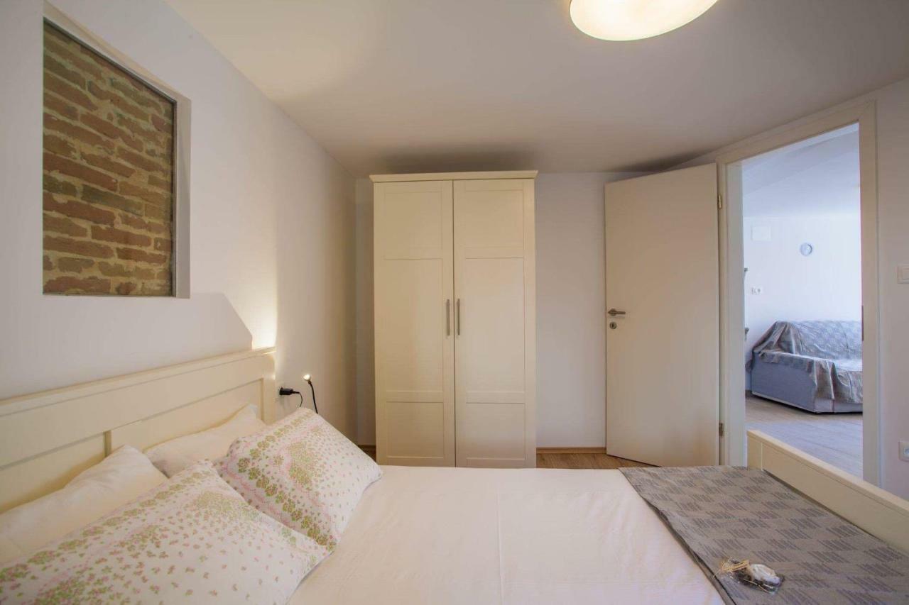 קרס Apartmani Kraj Mora מראה חיצוני תמונה