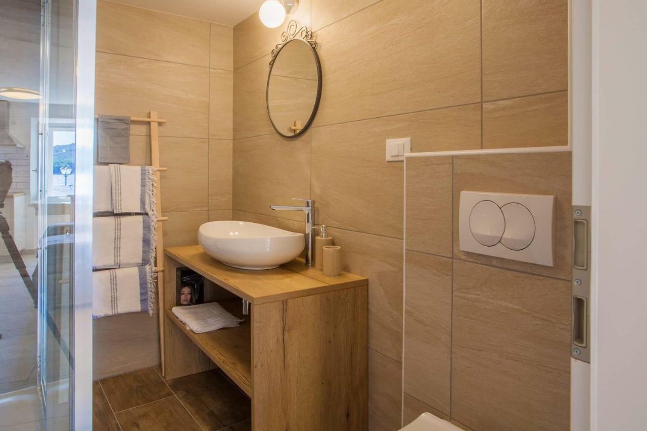 קרס Apartmani Kraj Mora מראה חיצוני תמונה