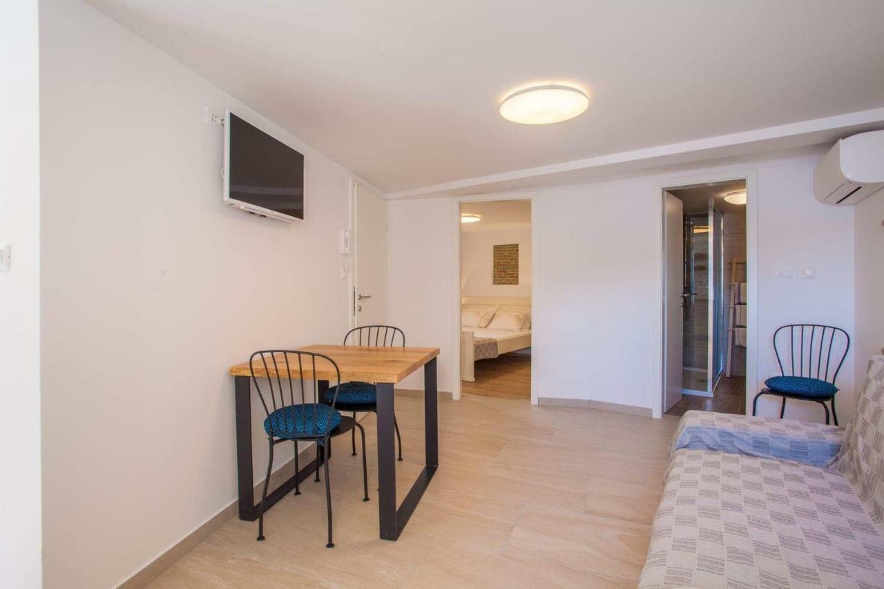 קרס Apartmani Kraj Mora מראה חיצוני תמונה