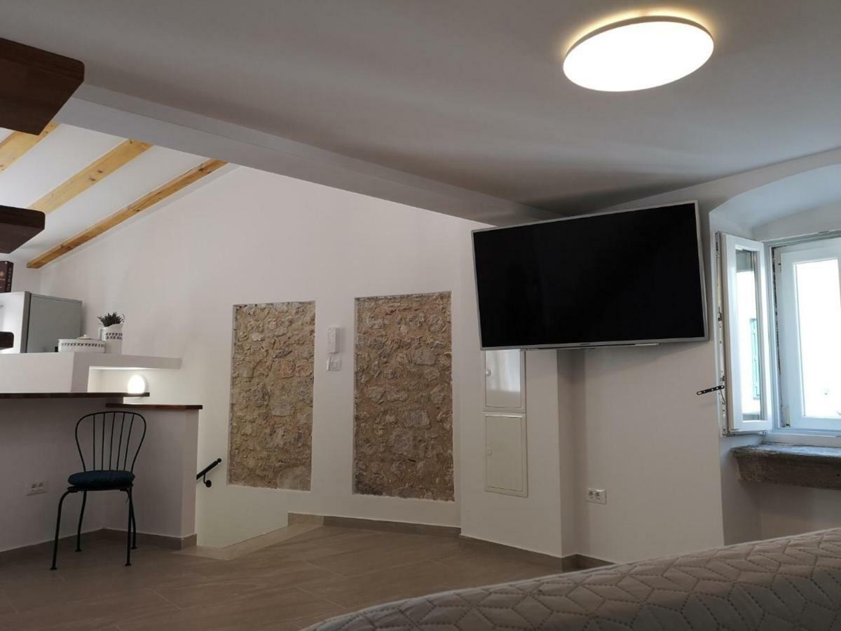 קרס Apartmani Kraj Mora מראה חיצוני תמונה