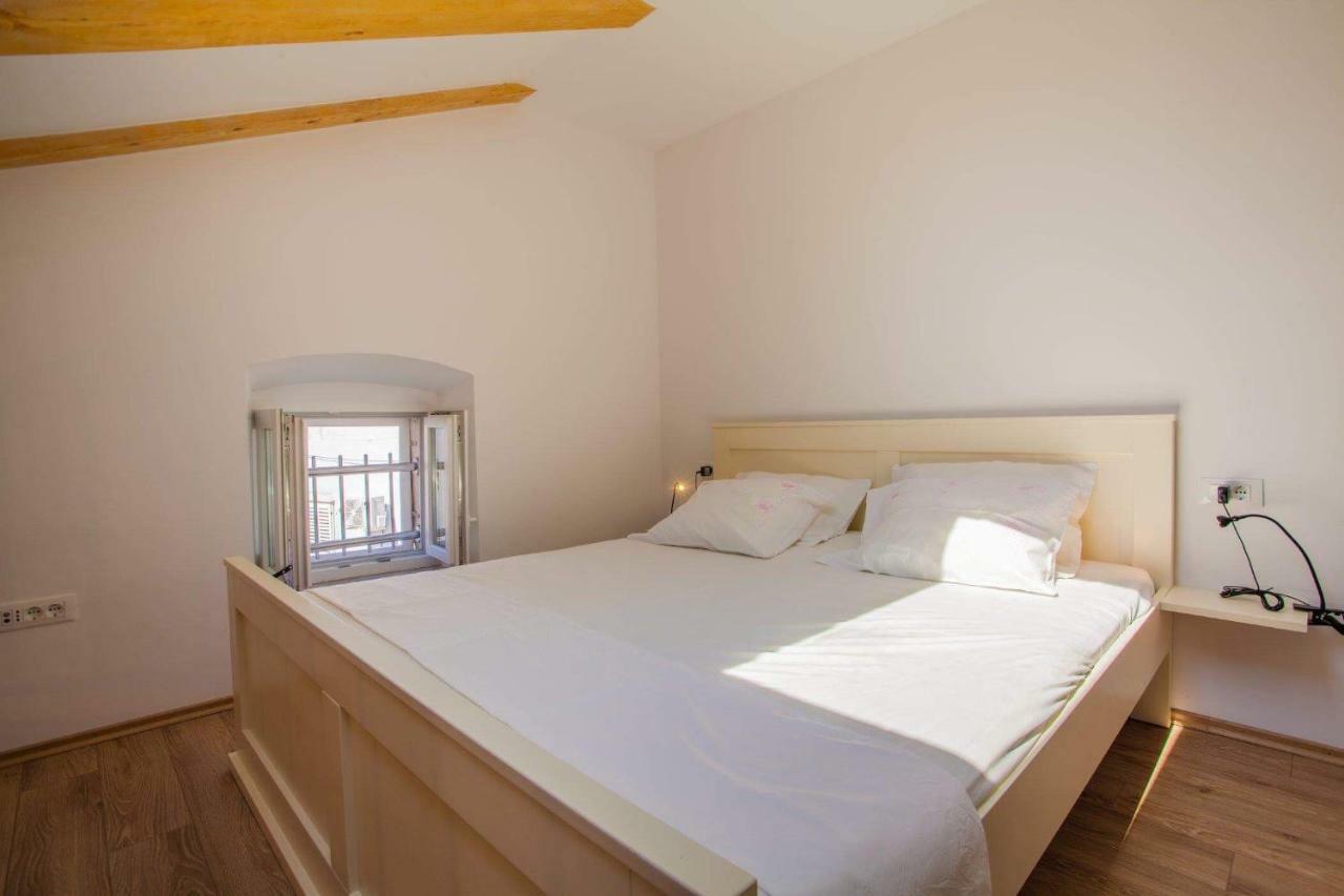 קרס Apartmani Kraj Mora מראה חיצוני תמונה