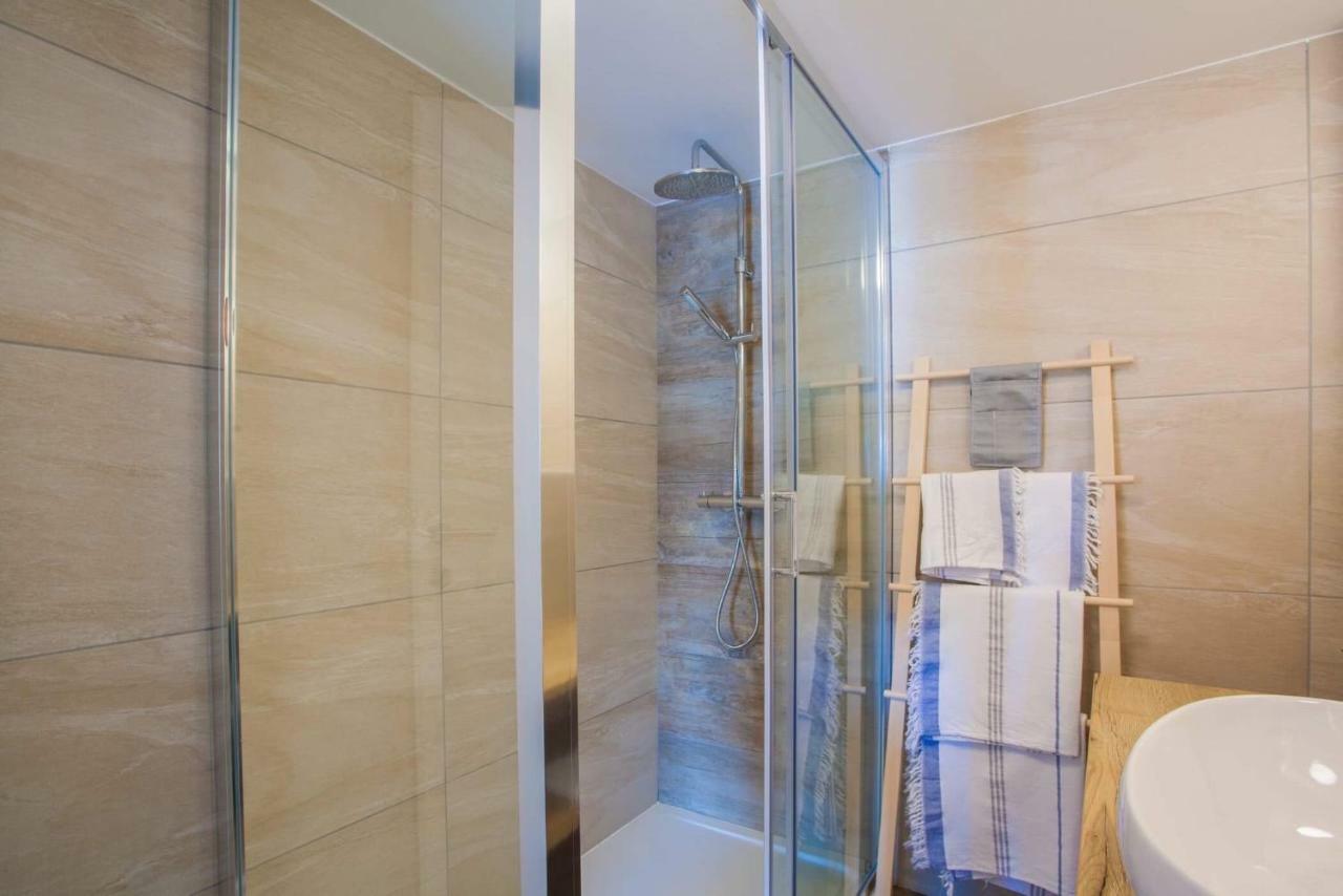 קרס Apartmani Kraj Mora מראה חיצוני תמונה
