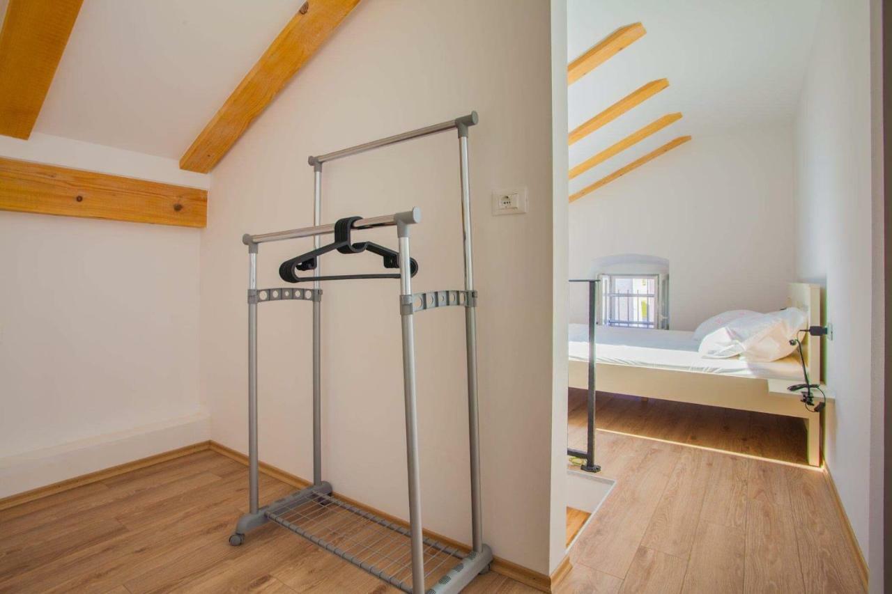 קרס Apartmani Kraj Mora מראה חיצוני תמונה