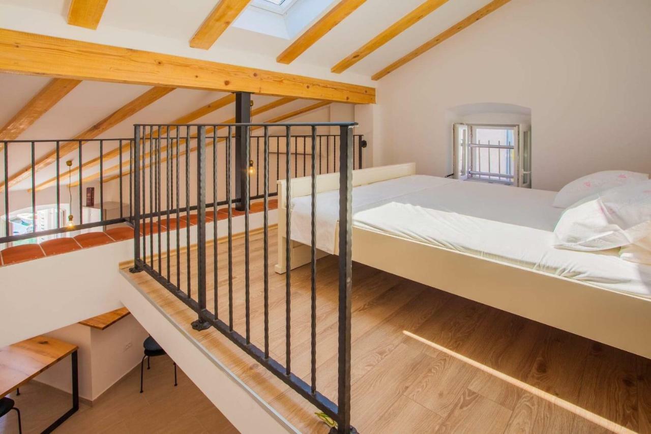 קרס Apartmani Kraj Mora מראה חיצוני תמונה