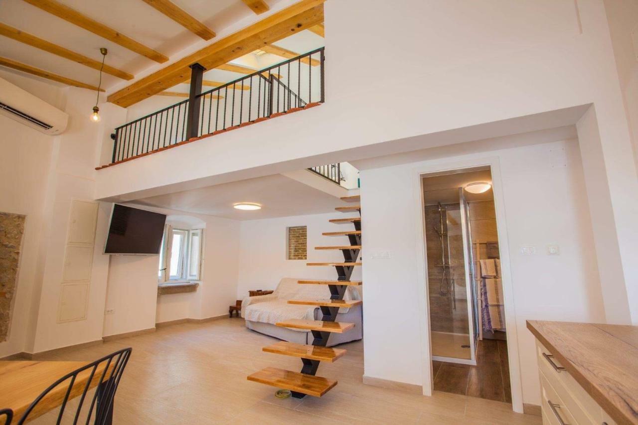 קרס Apartmani Kraj Mora מראה חיצוני תמונה