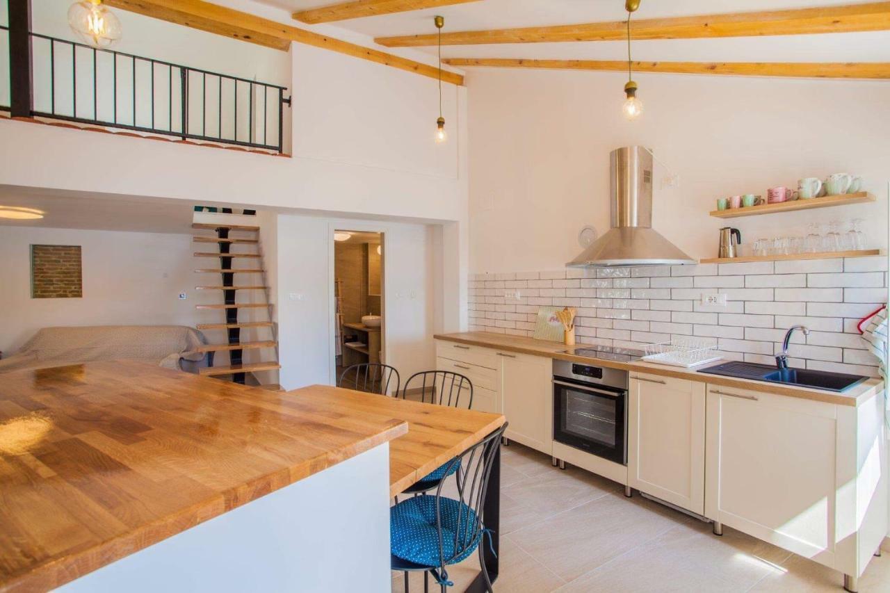 קרס Apartmani Kraj Mora מראה חיצוני תמונה