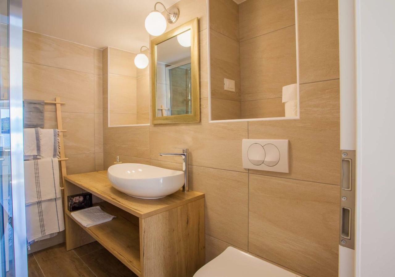 קרס Apartmani Kraj Mora מראה חיצוני תמונה