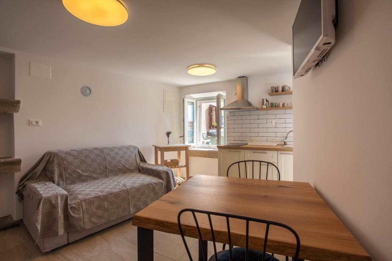 קרס Apartmani Kraj Mora מראה חיצוני תמונה