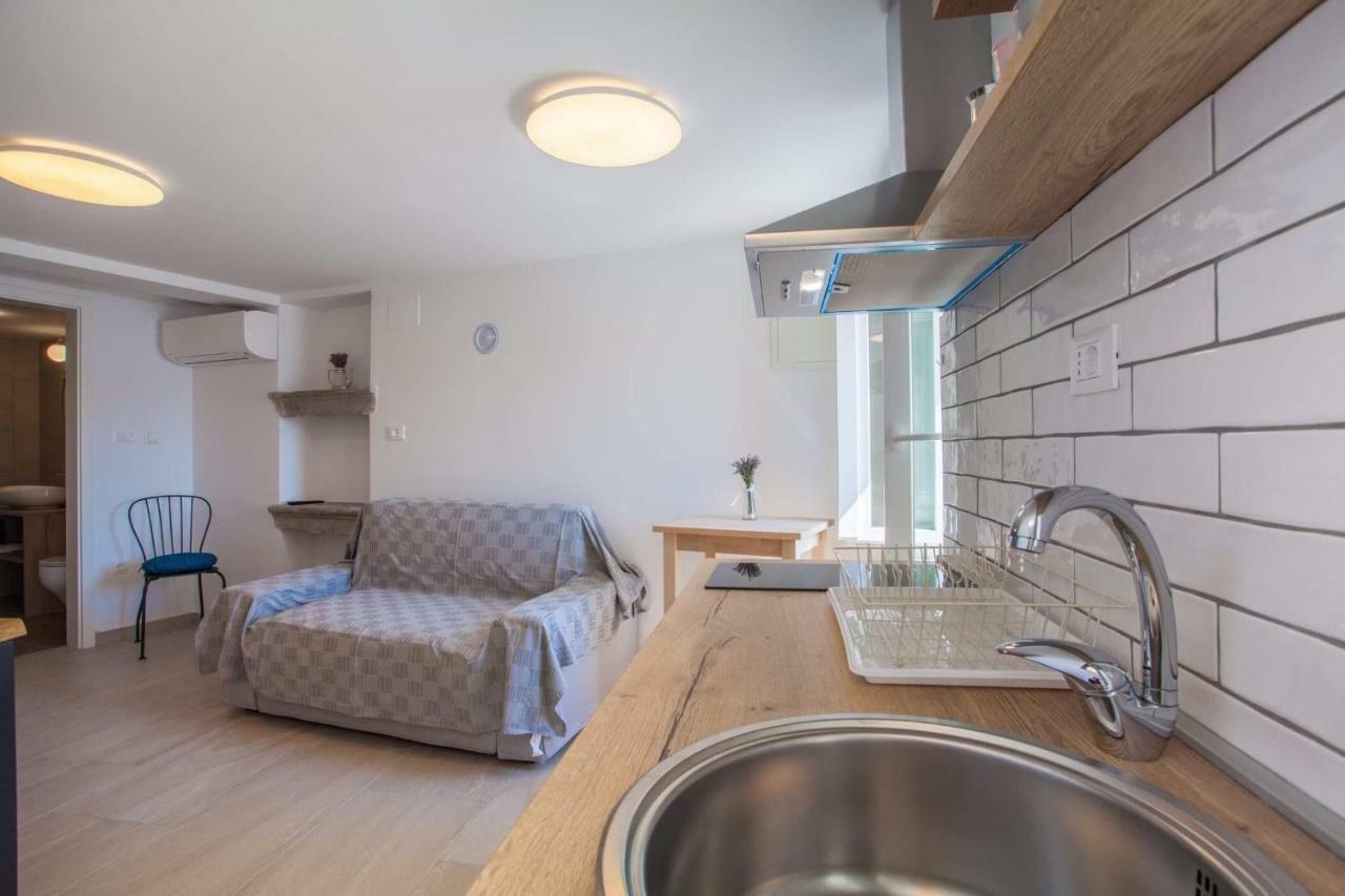 קרס Apartmani Kraj Mora מראה חיצוני תמונה